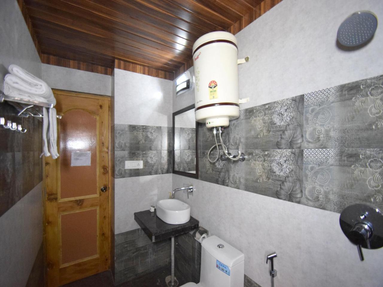 מנאלי Oyo 10255 Hotel Red Apple מראה חיצוני תמונה